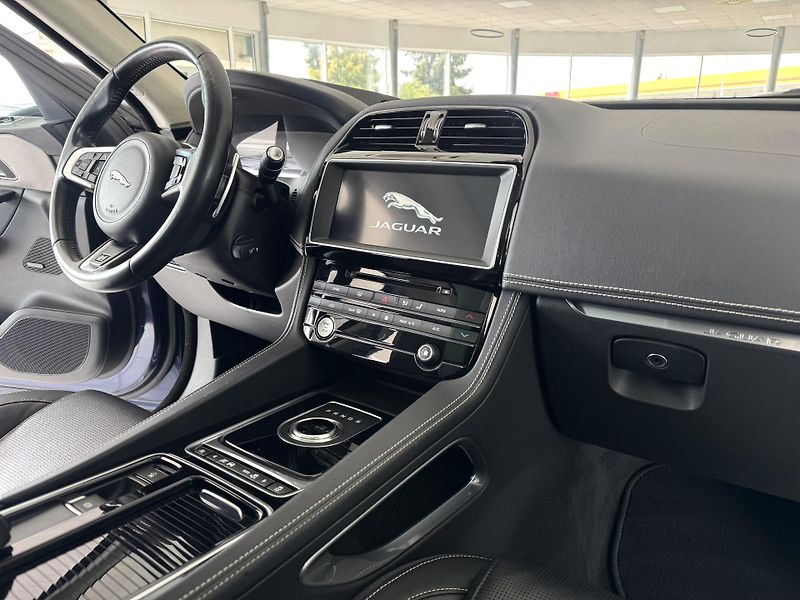Jaguar F-Pace 30d S*AWD*Max.Výb*REZERVACE! - fotka 14 z 43