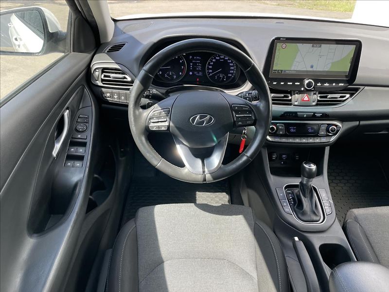 Hyundai i30 1,5 T-GDI DCT Family Smart NAV - fotka 6 z 22