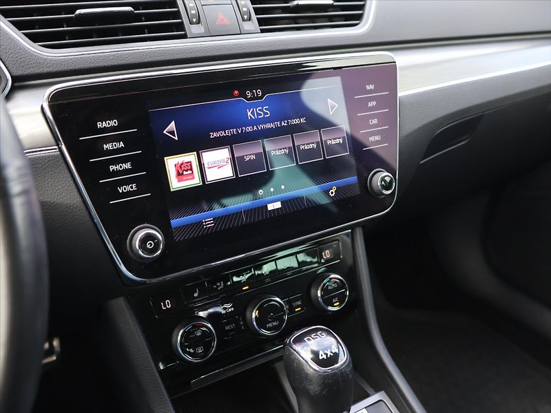 Škoda Superb 2,0 TDI DSG 4x4 CZ Scout DPH - fotka 20 z 35