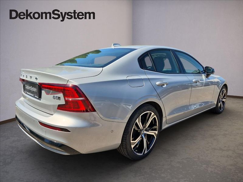 Volvo S60 2,0 B5 AWD Ultimate Dark - fotka 3 z 17