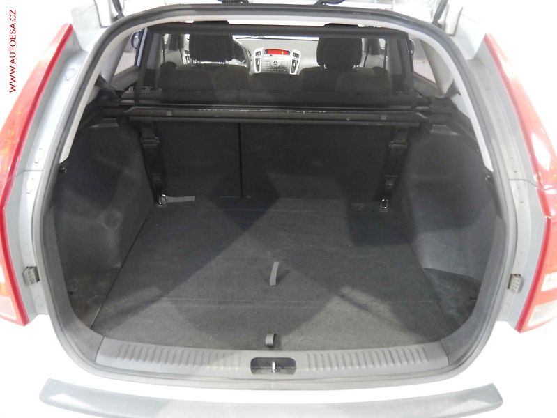 Kia Ceed (2012) 1.6i, ČR, AC - fotka 7 z 16