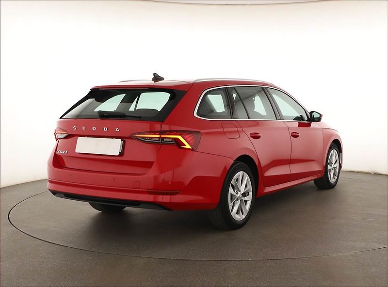 Škoda Octavia (2023) Style 2.0 TDI, ČR,1.maj - fotka 5 z 16