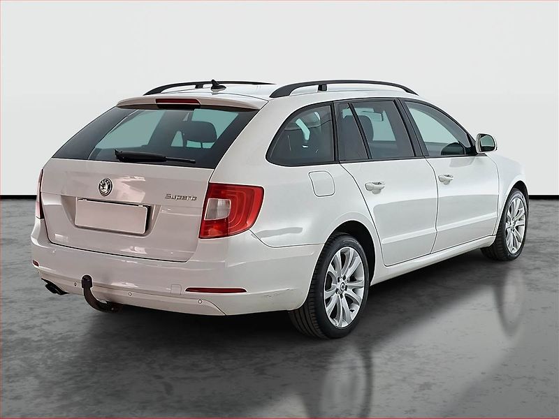 Škoda Superb (2011) 2.0 TDI, Xenony, Park. senzory - fotka 5 z 15