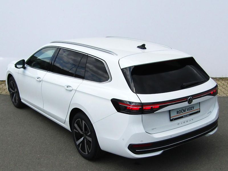Volkswagen Passat 1,5 eTSI 11KW DSG NEZ.TOPENÍ - fotka 14 z 30