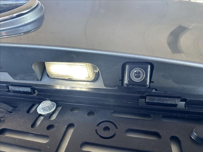 Toyota Auris 1,6 EXCLUSIVE TAŽNÉ - fotka 25 z 26