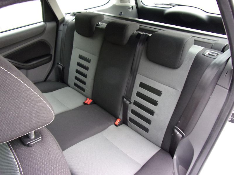Ford Focus (2010) 1.6i74kW STYLE NYNÍ PO SERVISE - fotka 14 z 19