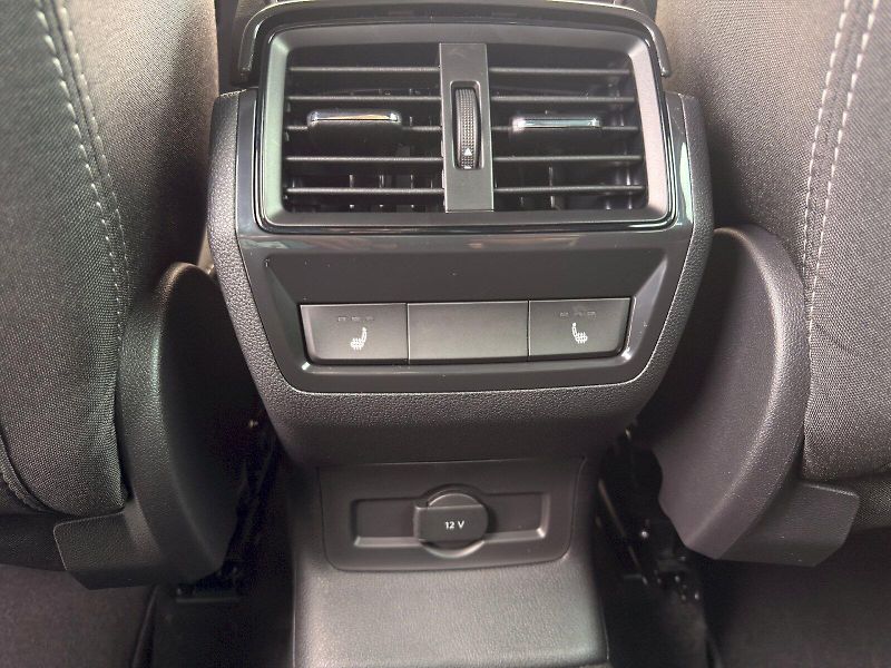 Škoda Karoq (2025) SPORTLINE TSI 1.5/110KW 7AP - fotka 26 z 42