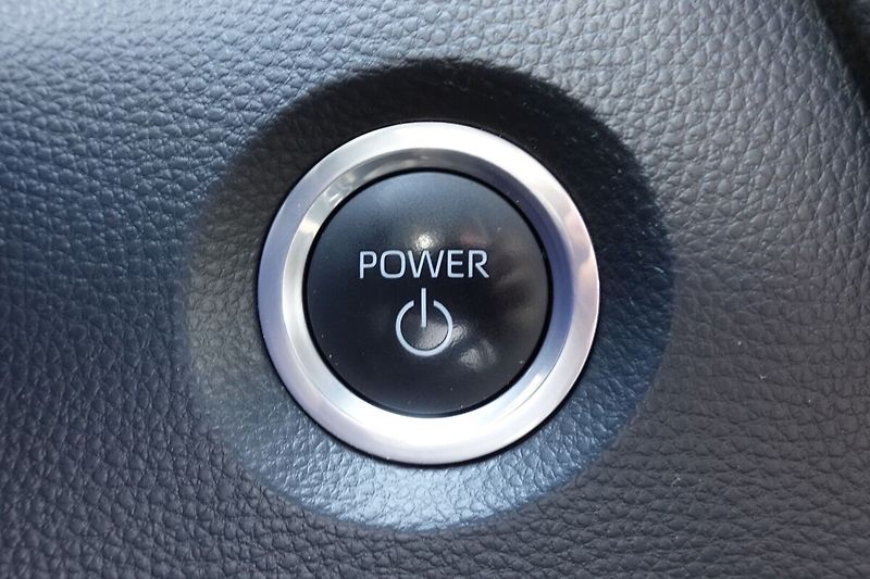 Toyota Corolla 2,0 HEV Comfort Tech TS - fotka 27 z 31
