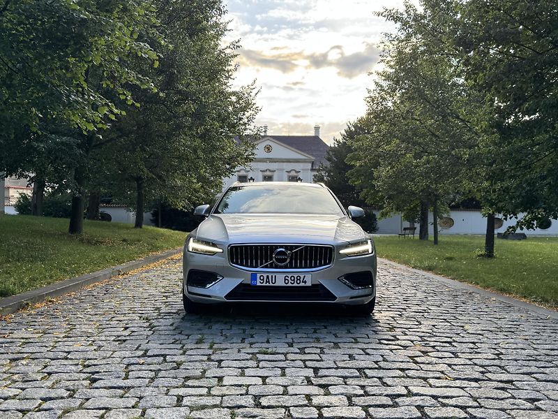 Volvo V60 (2022) B4 Mild Hybrid Inscription - fotografie inzerátu