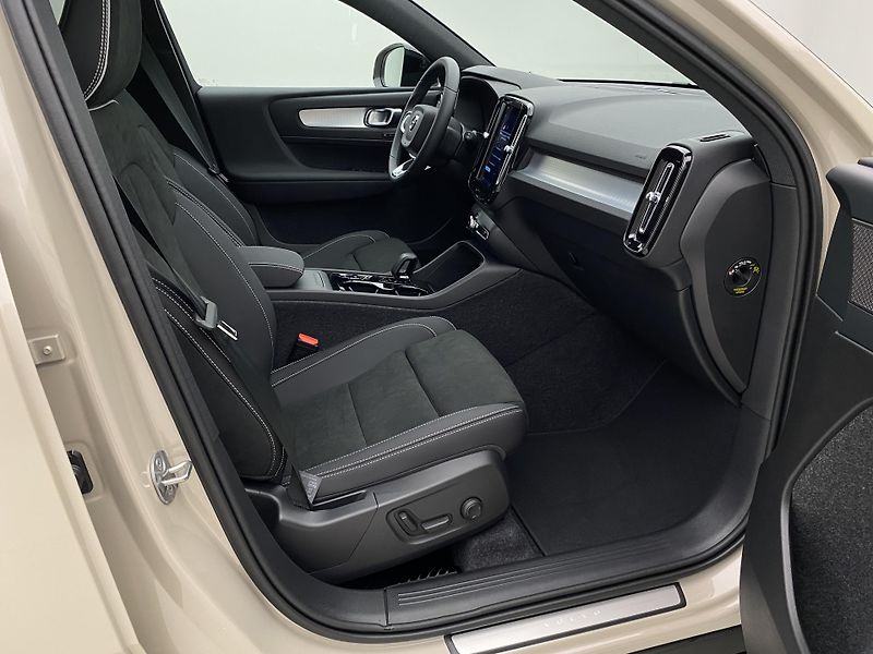 Volvo XC40 (2026) B3 AUT DARK ULTRA  - fotka 23 z 63