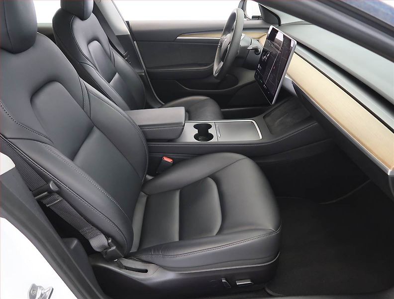 Tesla Model 3 (2021) Long Range 4WD 79kWh, SoH 81% - fotka 9 z 33