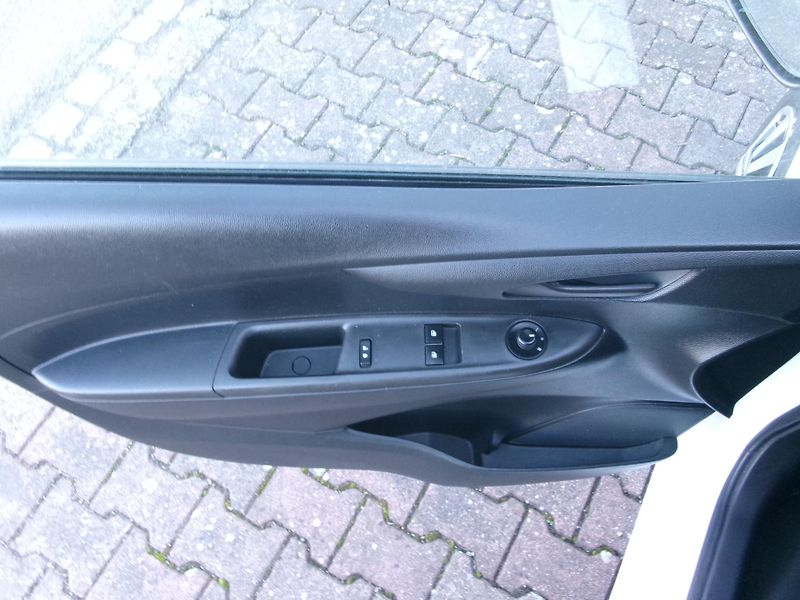 Opel Karl (2016) 1,0L KLIMA TEMP 9x AIRB - fotka 20 z 27