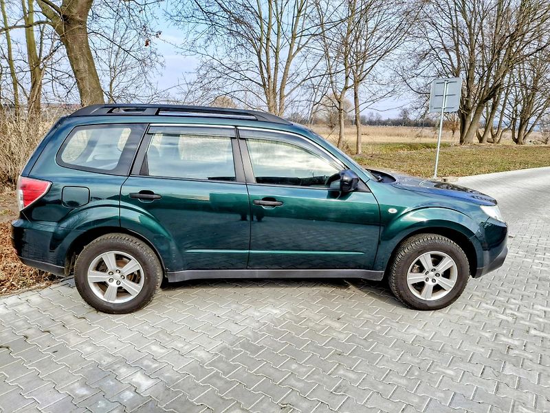 Subaru Forester 2.0 110 kw 4x4 Rezervace - fotka 20 z 38