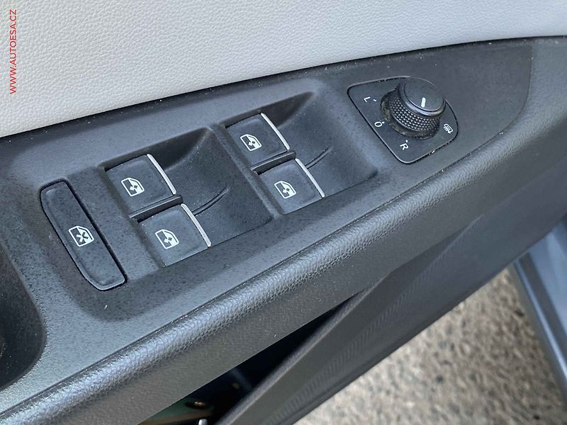 Seat Leon (2015) 1.4TSi, FR, LED - fotka 11 z 20
