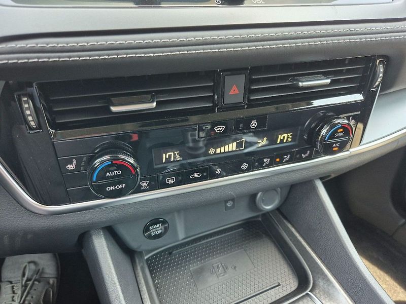 Nissan Qashqai 1.3T mHEV MT,2WD, ZADÁNO - fotka 24 z 29