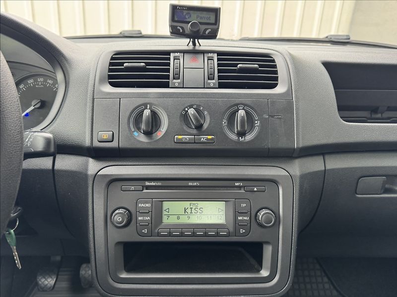 Škoda Fabia 1,4 i 16V 63kW DPH 1.maj ČR - fotka 32 z 47