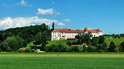 Hrad Hrastovec. Slovinsko láká i jednodenní zastávce na cestě k Jadranu. Bohužel jen projíždíme