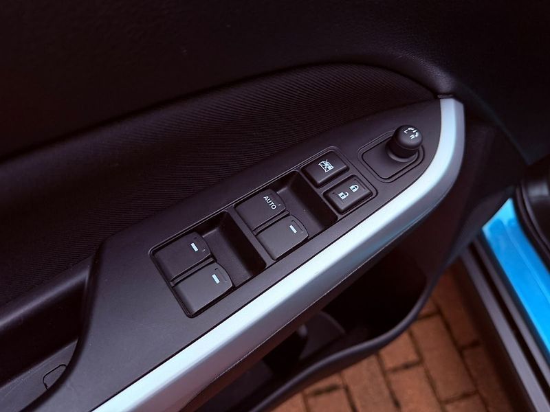 Suzuki Vitara 1.6 Comfort Aut., Serviska - fotka 13 z 27
