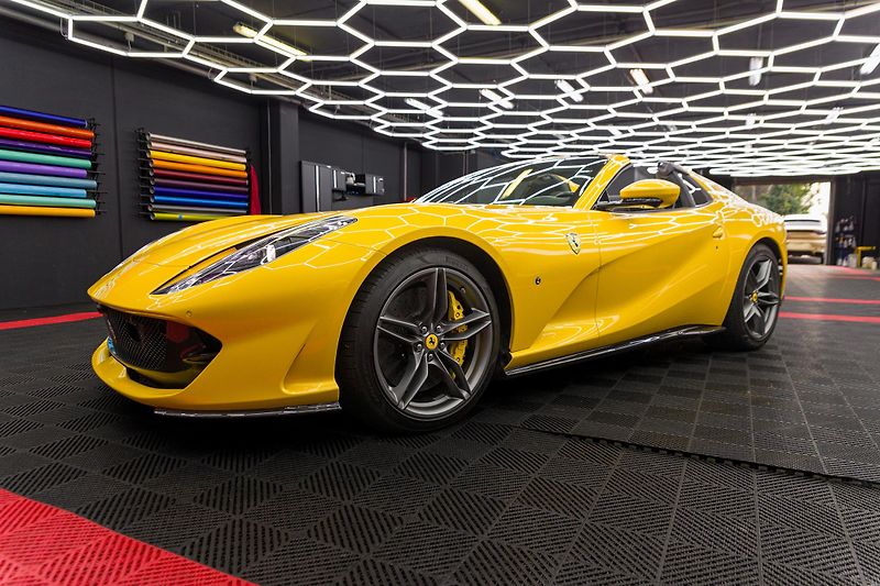 Ferrari 812 (2024) GTS-žlutá metalíza !! - fotka 13 z 18