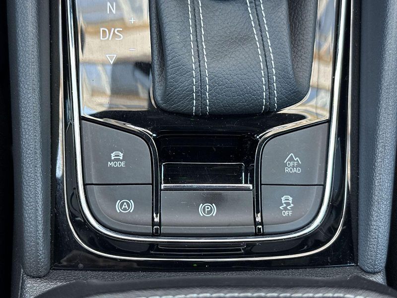 Škoda Karoq (2022) 2.0 TDI 4x4 DSG Sportline - fotka 24 z 33