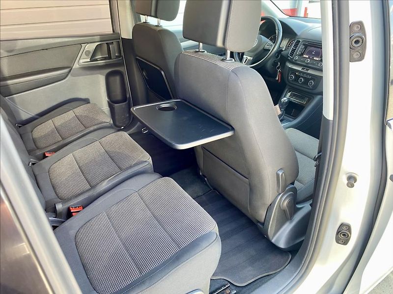 Volkswagen Sharan 2,0 TDI 103kW / DSG / VÝHŘEV - fotka 17 z 46