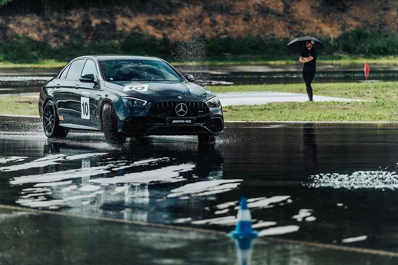 AMG SL je dnes poměrně univerzálním autem