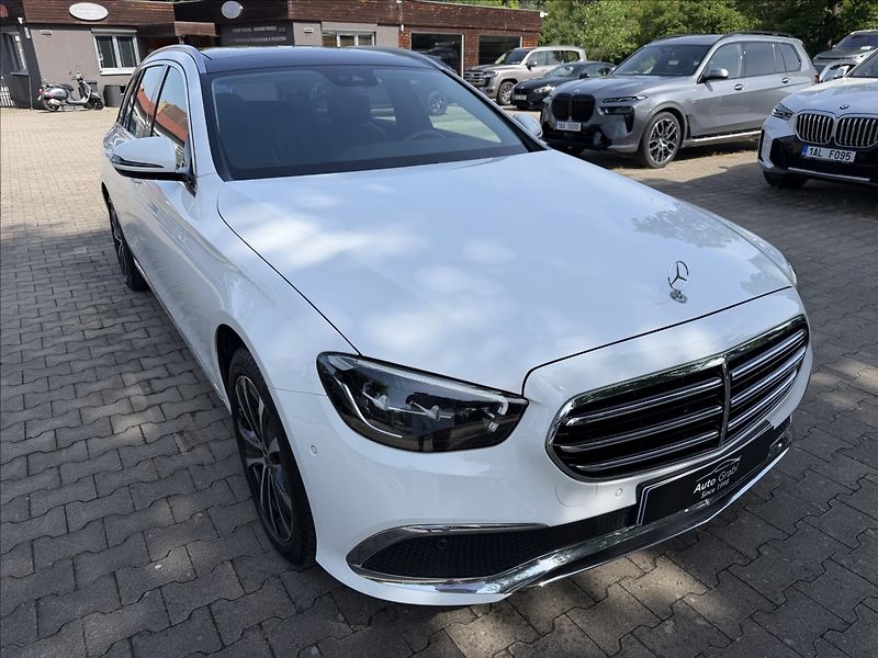 Mercedes-Benz Třídy E 300de 4Matic - fotka 3 z 34