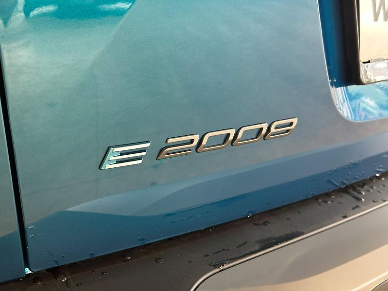 Peugeot 2008 (2026) ALLURE Elektromotor 115 kW  - fotka 8 z 20