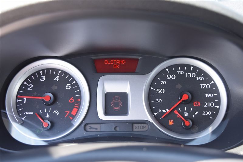 Renault Clio 1,2 i 74KW ALU KLIMA TAŽNÉ - fotka 38 z 48