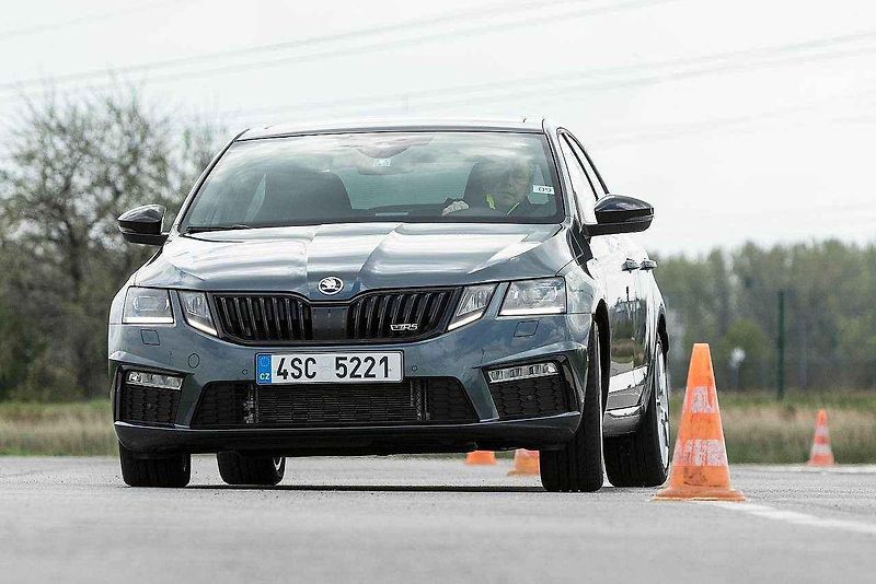 Škoda Octavia Combi RS a Škoda Octavia Scout.