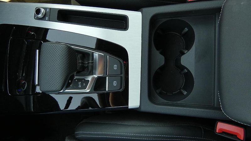 Audi Q5 40 TDI quattro S tronic S Line - fotka 19 z 28