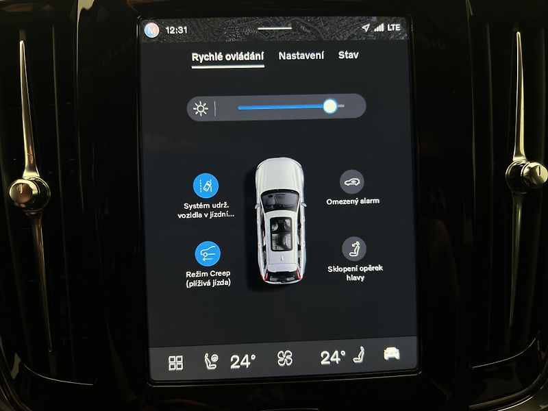 Volvo V90 T6 AWD DARK PLUS RECHARGE AUT - fotka 32 z 46