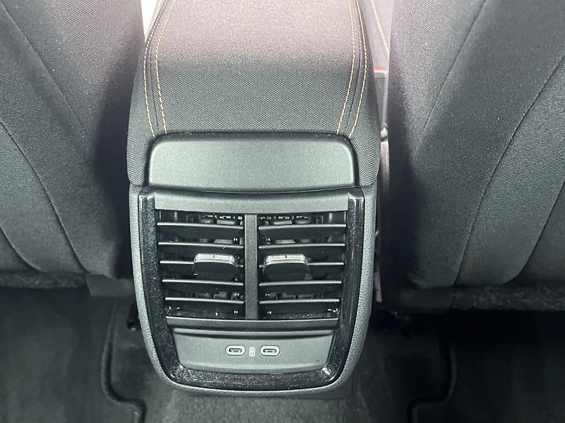 Škoda Kamiq Top Selection 1.0TSI 85 kW - fotka 30 z 33