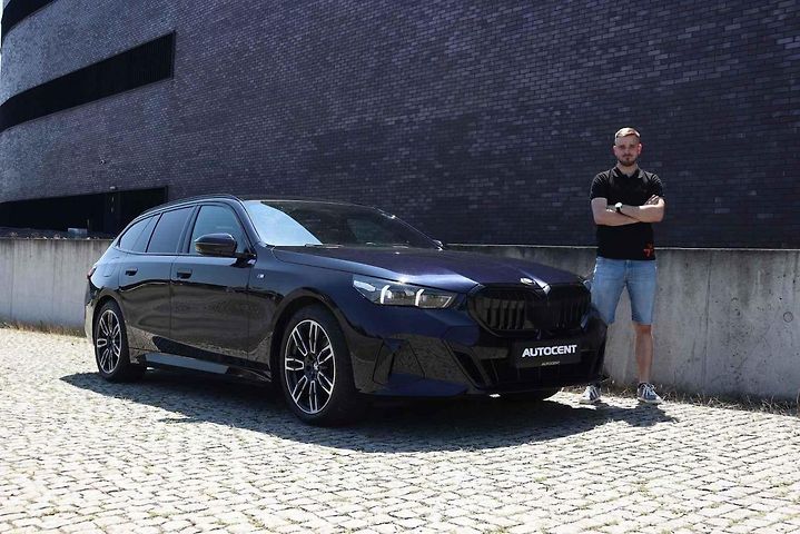 BMW řady 5 s motorizací 520d.