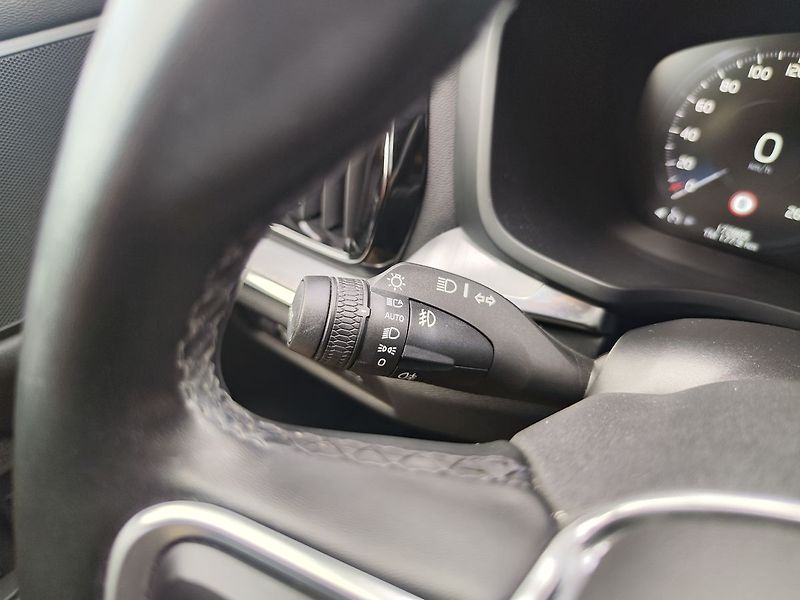 Volvo V60 B3 2.0/120kW Momentum Aut. - fotka 24 z 28