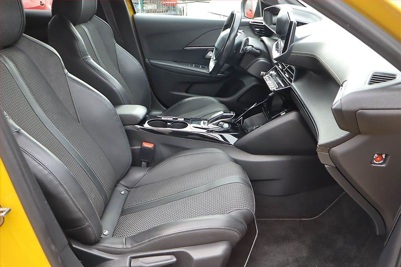 Peugeot 208 (2020) GT Pack 1.2 PureTech, Automat - fotka 9 z 27