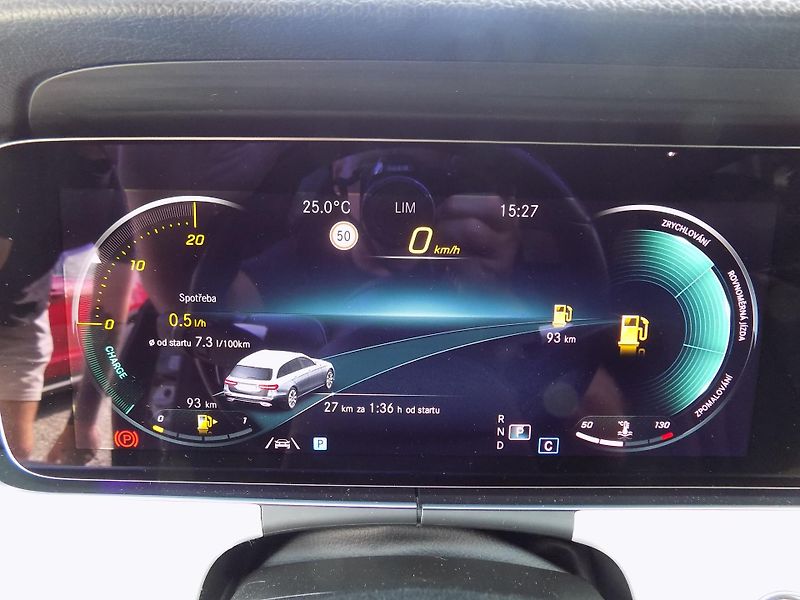 Mercedes-Benz Třídy E 220 D 4MATIC 143 KW TOP!!! - fotka 35 z 40