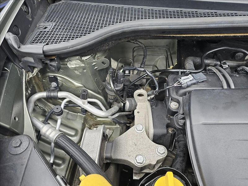 Renault Clio 1,2 i 55KW Grandtour klima ALU - fotka 33 z 35