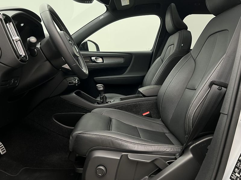 Volvo XC40 T3 R-DESIGN  - fotka 3 z 41