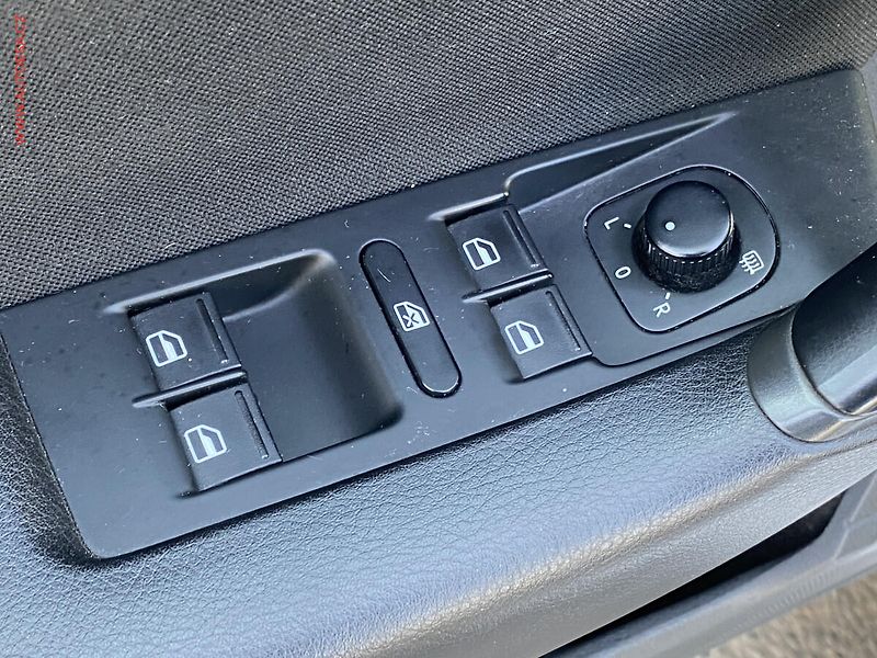 Volkswagen Passat (2013) 2.0 TDi, Comfortline - fotka 11 z 17