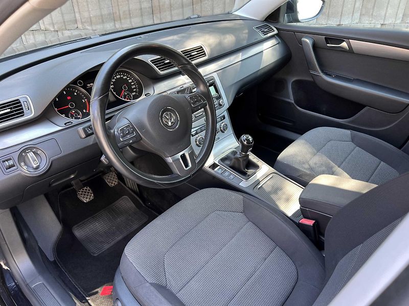 Volkswagen Passat 2.0 TDi 103 kW BIXENON MR2014 - fotka 9 z 17