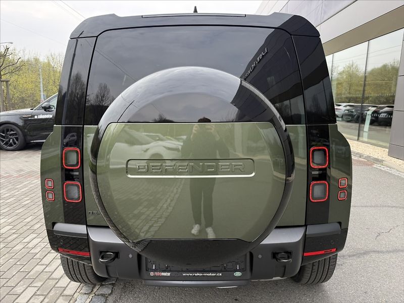 Land Rover Defender (2026) 3,0 110 DYNAMIC SE D250 - fotka 8 z 36