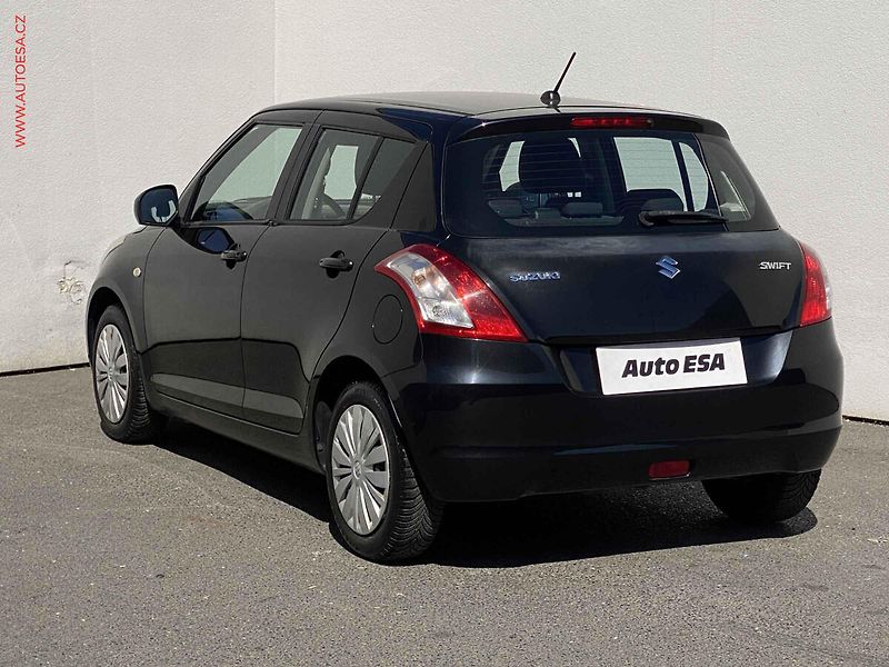 Suzuki Swift (2015) 1.2i, Club, +kola - fotka 6 z 17