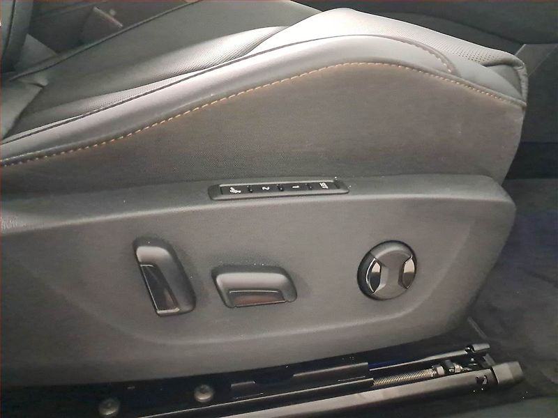 Škoda Enyaq (2025) 85x (82 kWh), SoH 100% - fotka 19 z 26