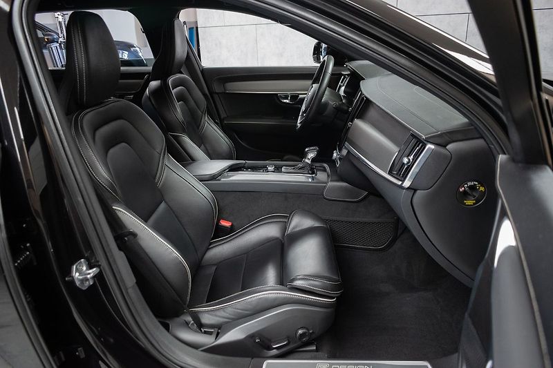 Volvo V90 D5 AWD R-DESIGN*HARMAN/KARDON* - fotka 12 z 42
