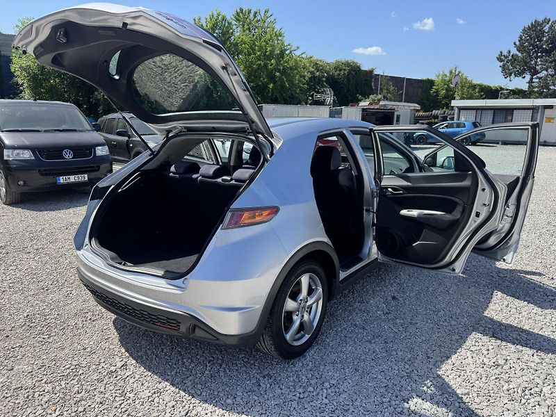 Honda Civic (2006) 1,4i-VTEC,SPORT,rezervace - fotka 11 z 36