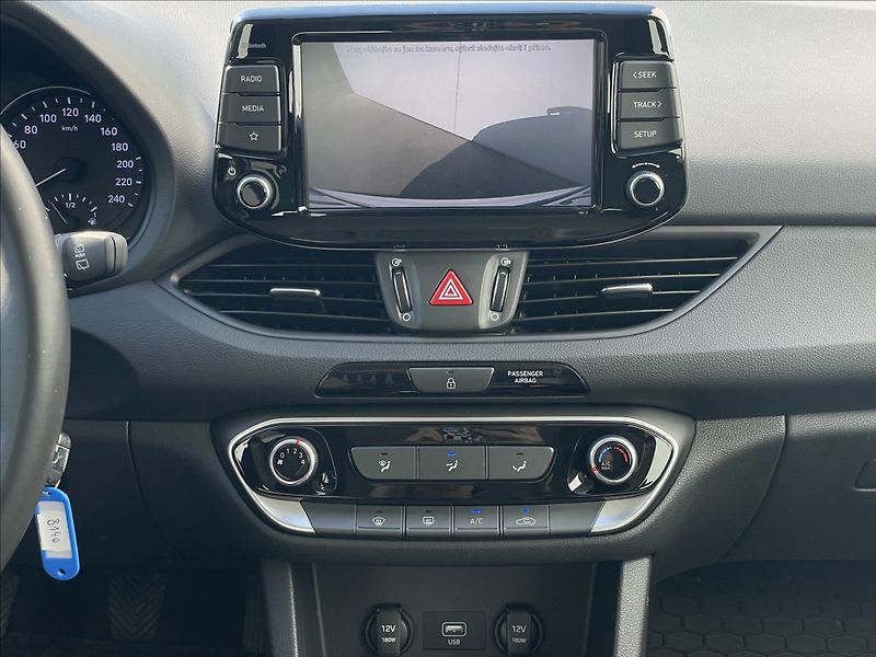 Hyundai i30 1,5 T-GDI Combi Comfort PDC - fotka 11 z 23