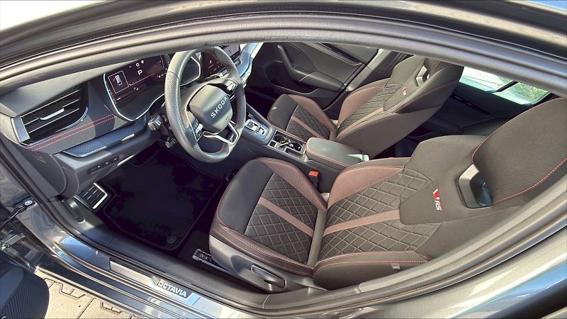 Škoda Octavia (2025) COMBI RS 2,0 TSI 195 KW 7-STUP - fotka 19 z 26