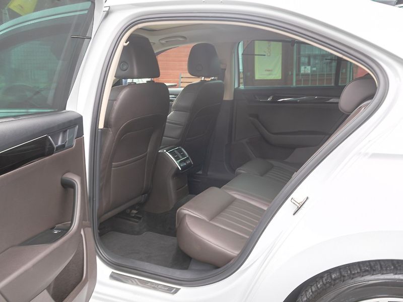 Škoda Superb (2017) 12/17 ČR 2.0TDI–LAURIN KLEMENT - fotka 43 z 59