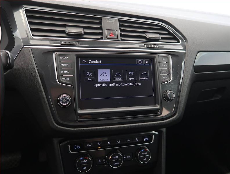 Volkswagen Tiguan (2016) R-Line 2.0 TSI - fotka 16 z 24